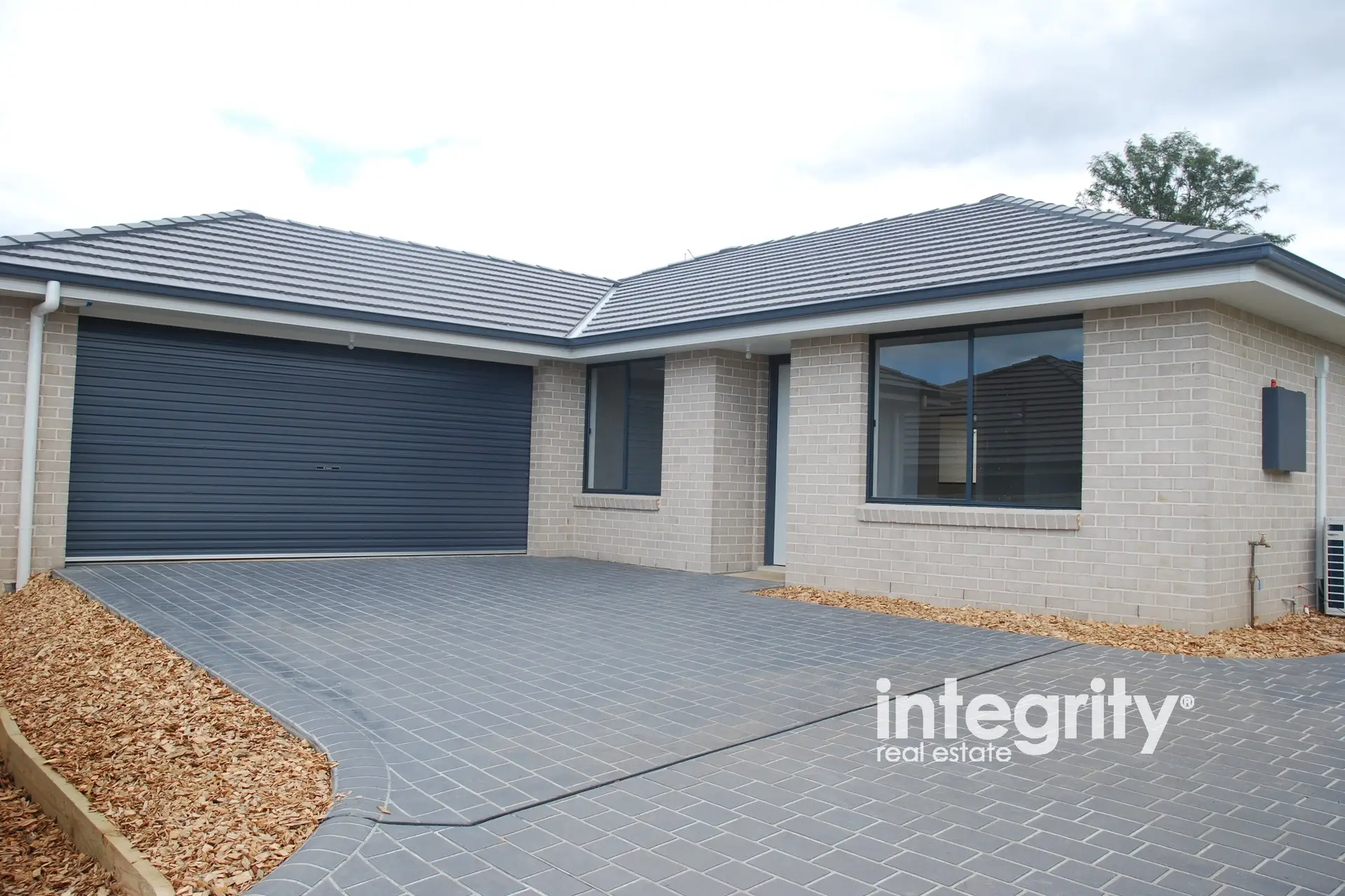 2/123C Meroo Road, Bomaderry Leased by Integrity Real Estate - image 1
