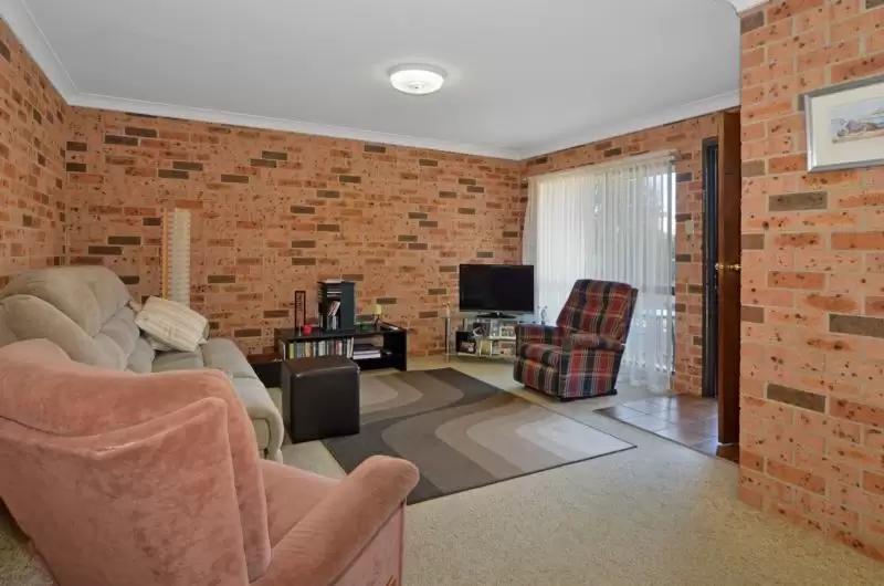 2/5 David Place, Bomaderry Sold by Integrity Real Estate - image 2