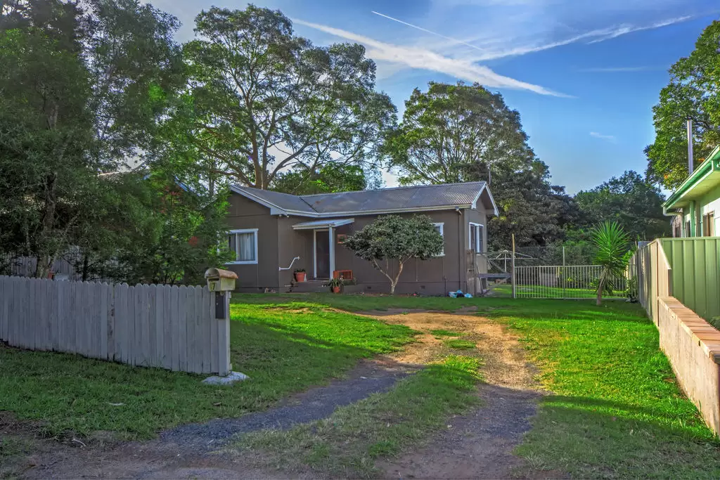 7 Beinda Street, Bomaderry Sold by Integrity Real Estate - image 1