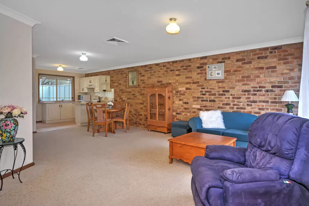 7/8 Regent Place, Bomaderry Sold by Integrity Real Estate - image 3