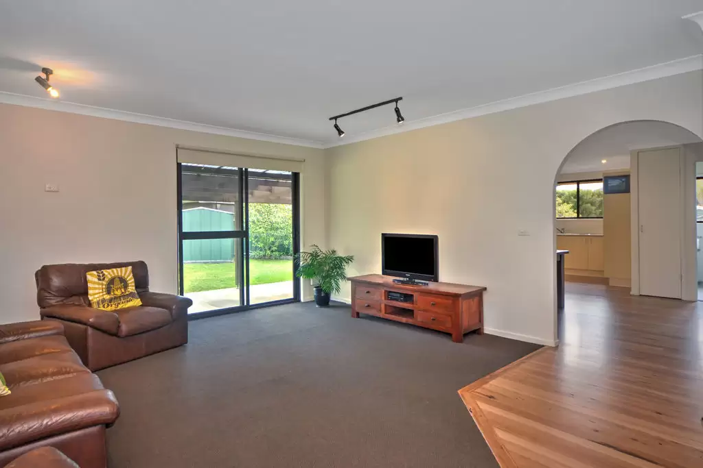 4 Alverstoke Close, Bomaderry Sold by Integrity Real Estate - image 2