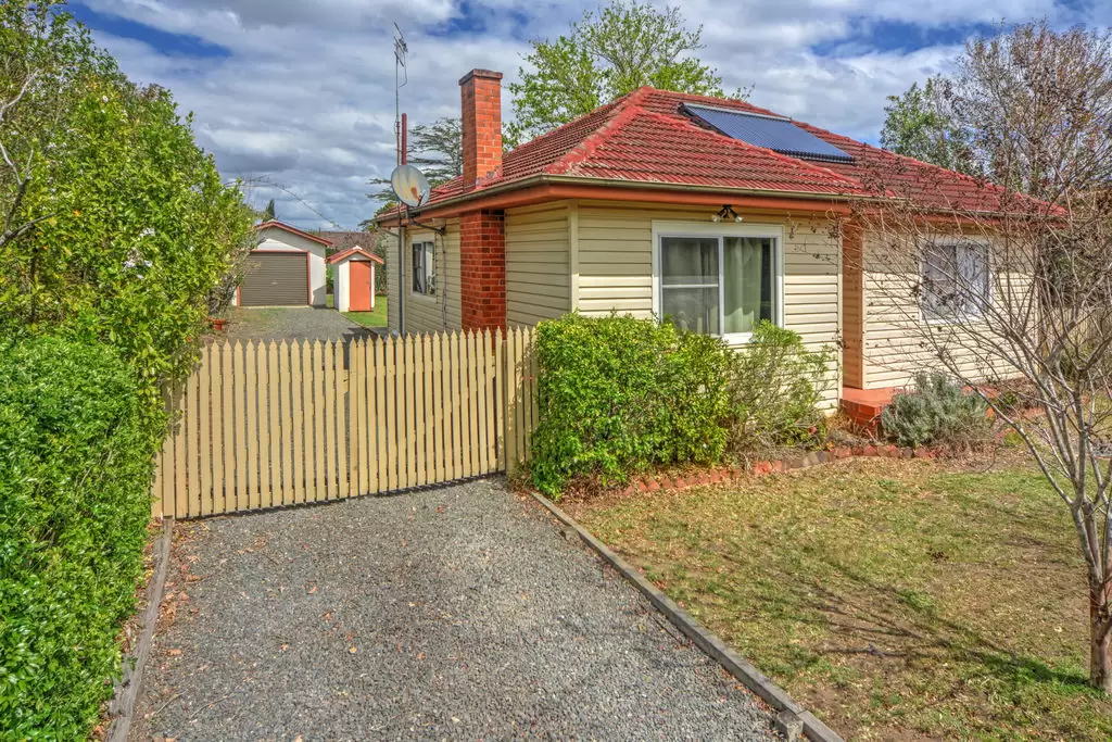 32 Cambewarra Road, Bomaderry Sold by Integrity Real Estate - image 1