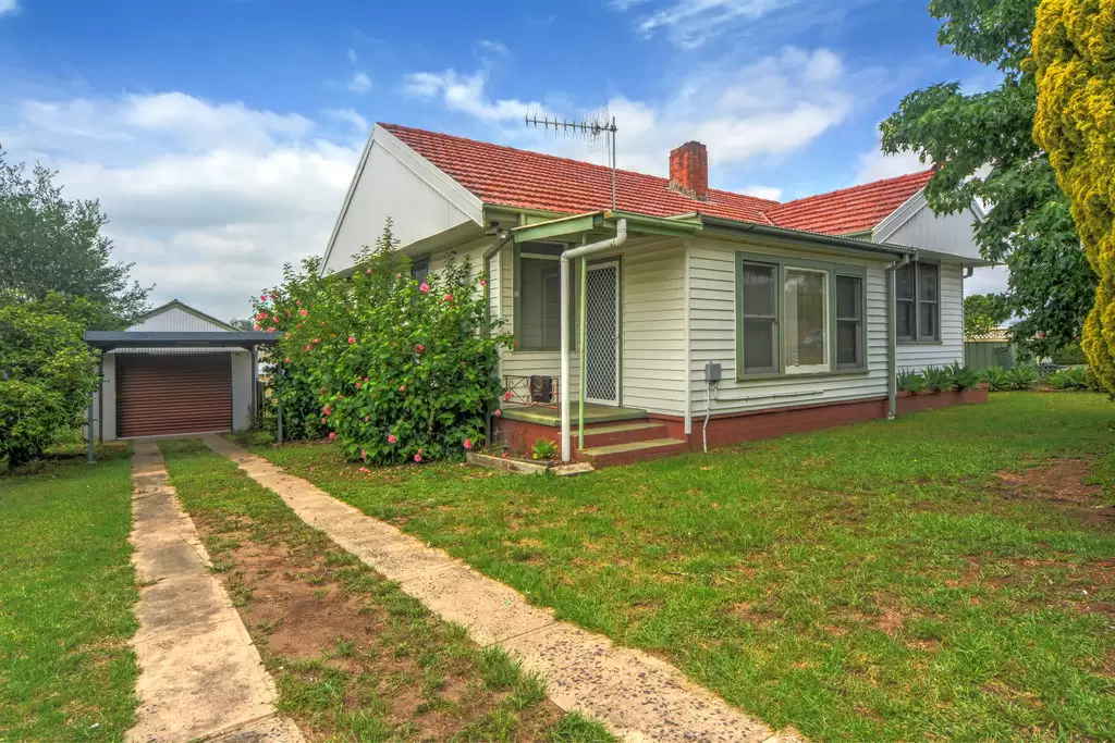 10 Dalwah Street, Bomaderry Sold by Integrity Real Estate - image 1