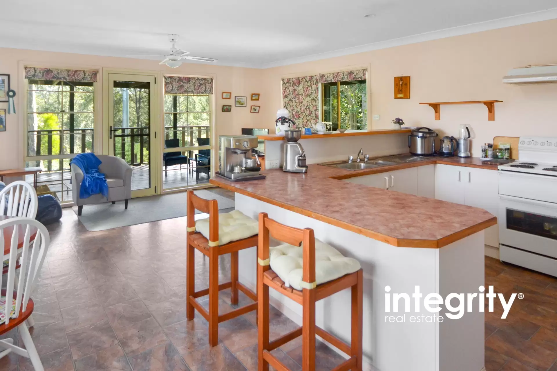 387 Princes Highway, Bomaderry Sold by Integrity Real Estate - image 5