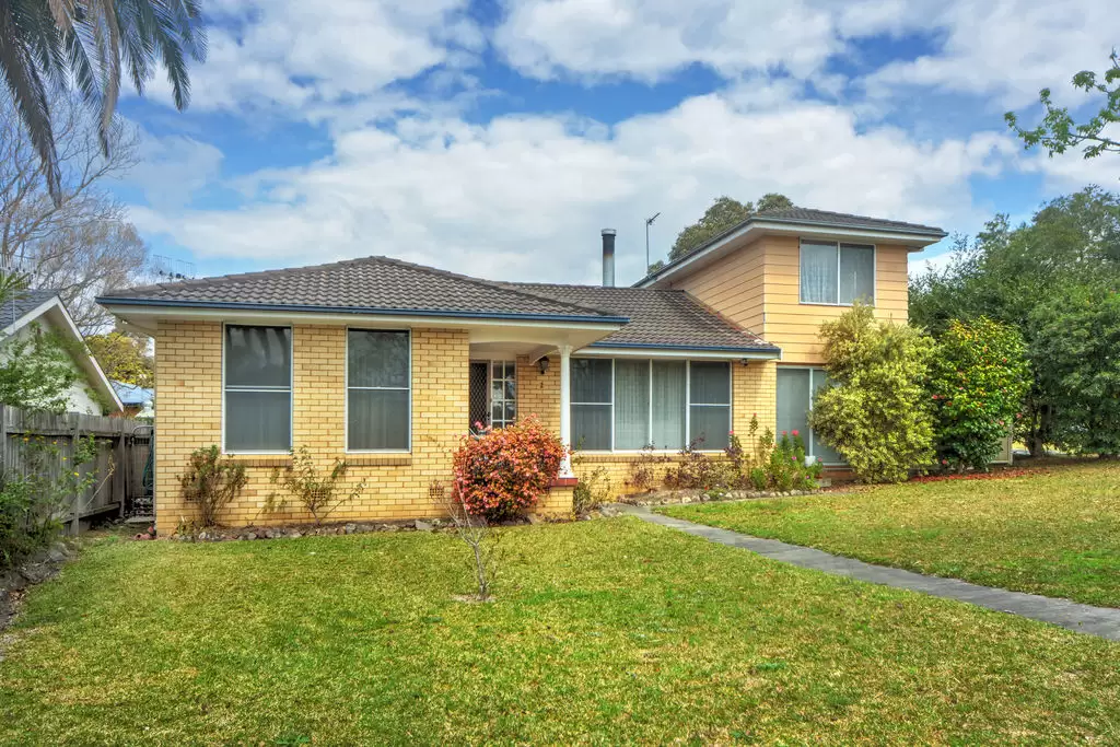 2 Fuchsia Crescent, Bomaderry Sold by Integrity Real Estate - image 1