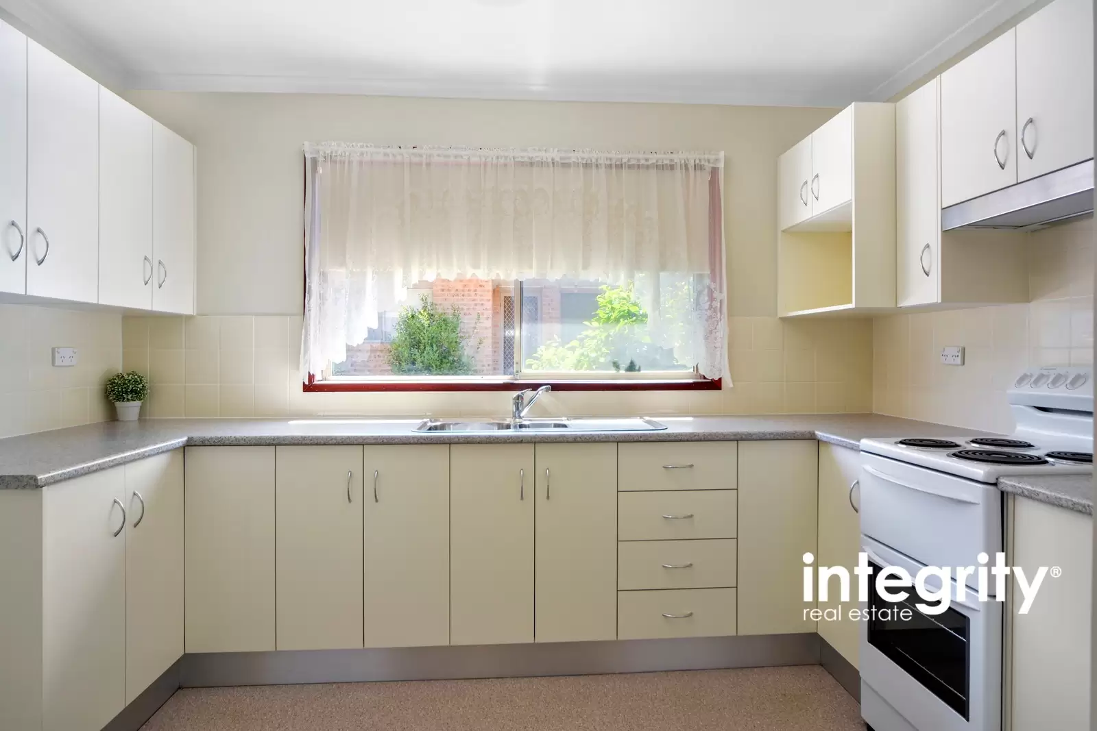 6/6 Carisbrooke Close, Bomaderry Sold by Integrity Real Estate - image 5