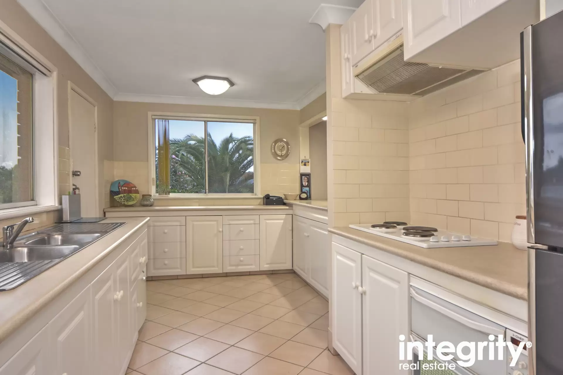 76 West Birriley Street, Bomaderry Sold by Integrity Real Estate - image 4