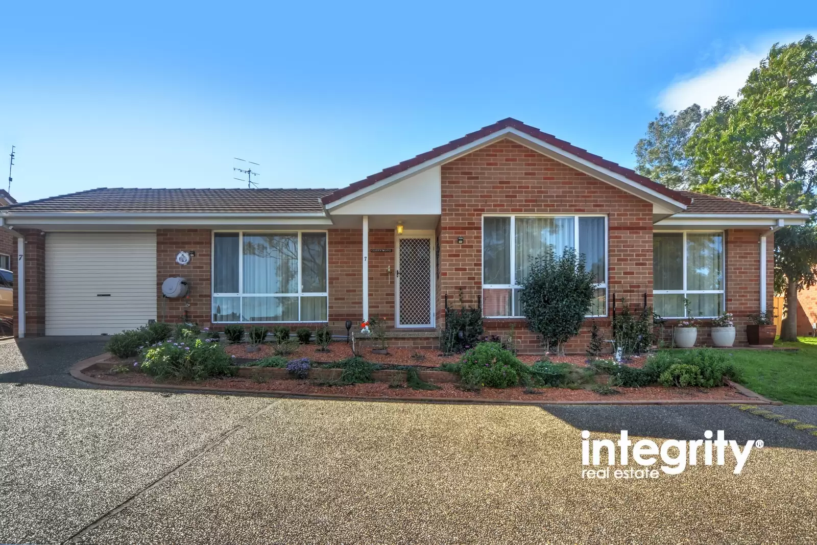 7/47 Brinawarr Street, Bomaderry Sold by Integrity Real Estate - image 1