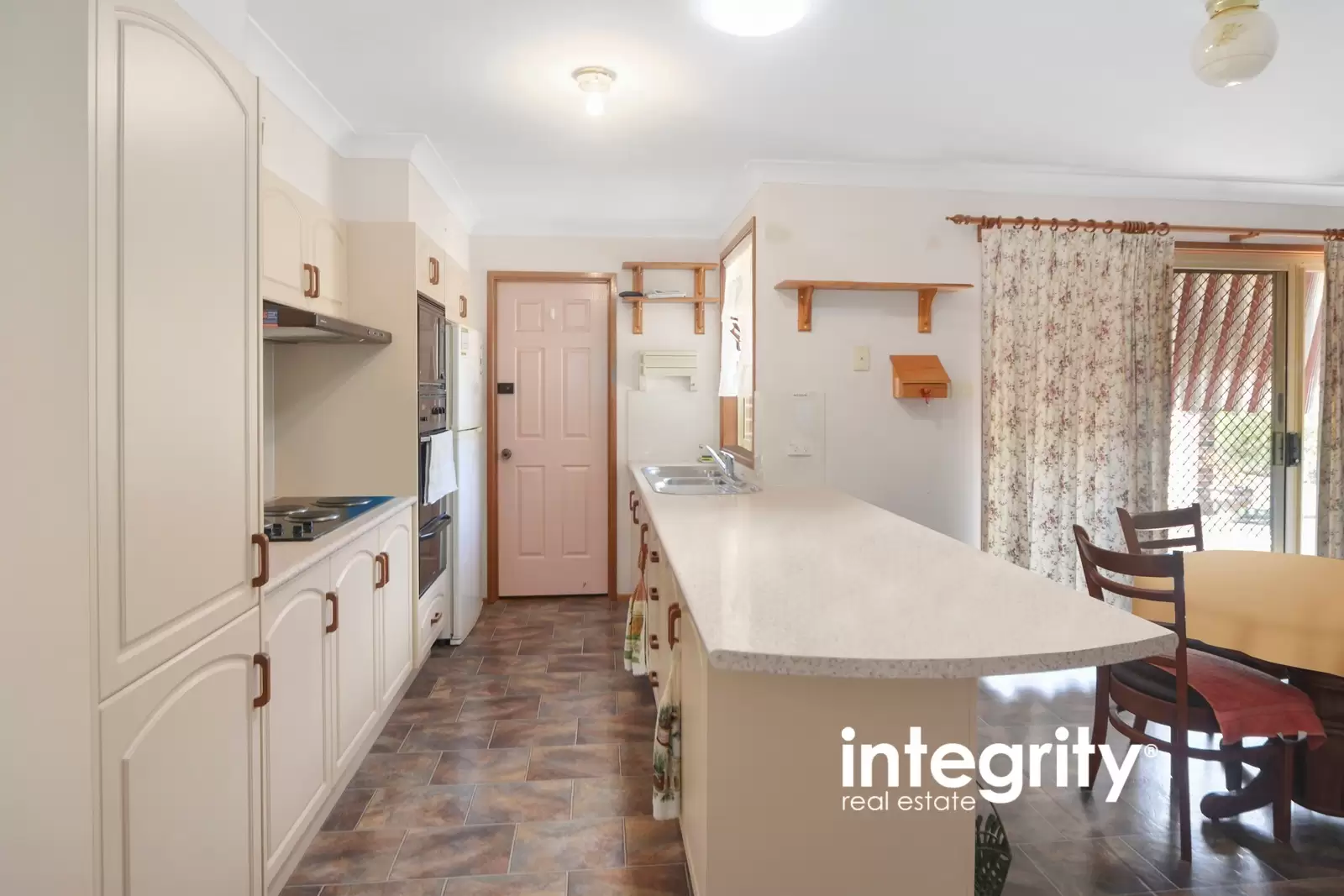5 Hamilton Place, Bomaderry Sold by Integrity Real Estate - image 5