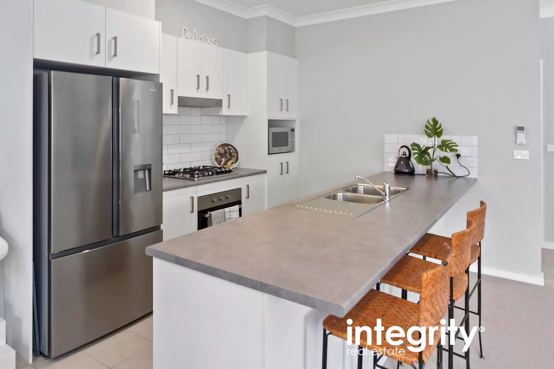24/33 Lynburn Avenue, Bomaderry Sold by Integrity Real Estate - image 2