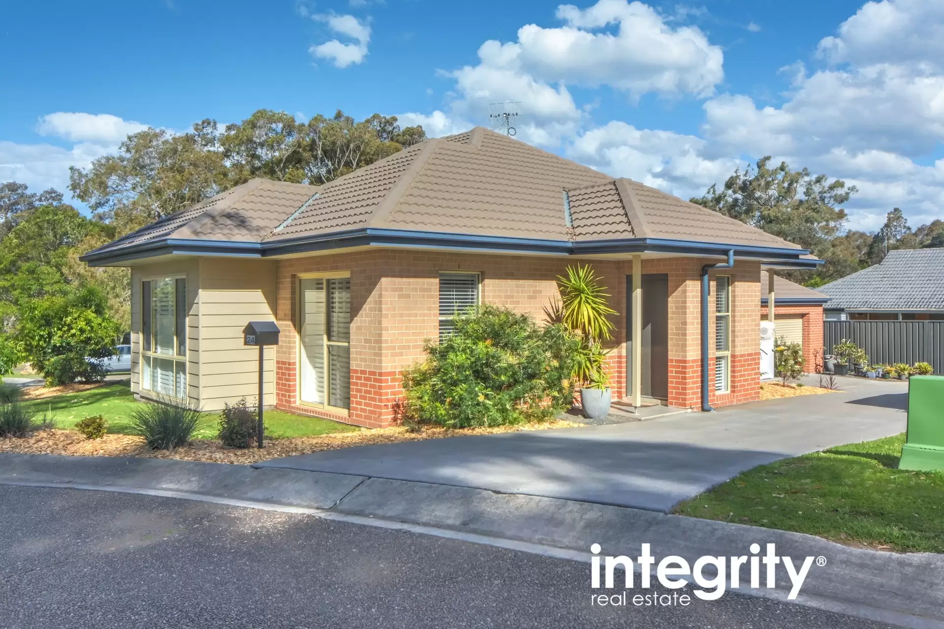 24/33 Lynburn Avenue, Bomaderry Sold by Integrity Real Estate - image 1