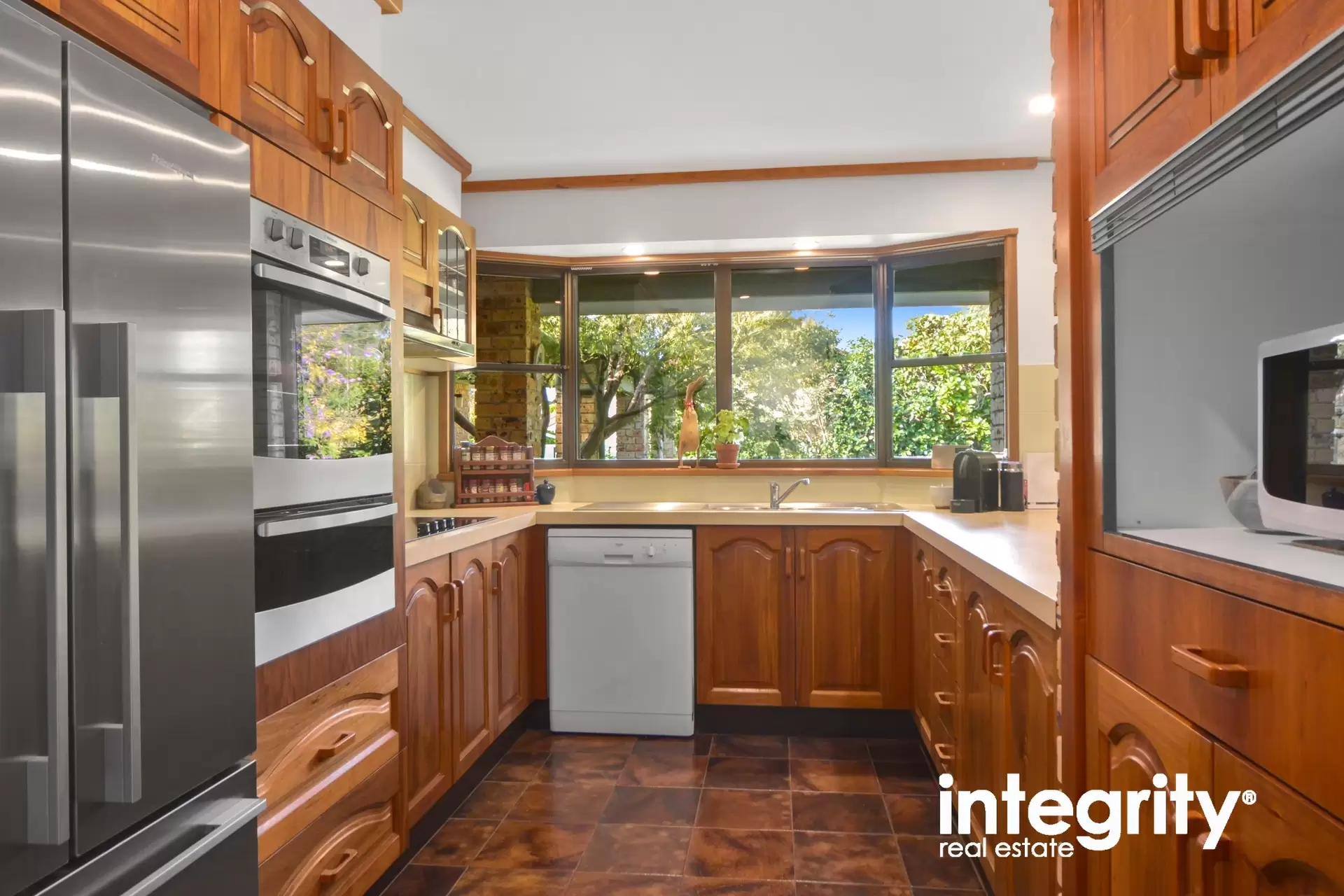 2 Chestnut Avenue, Bomaderry Sold by Integrity Real Estate - image 4