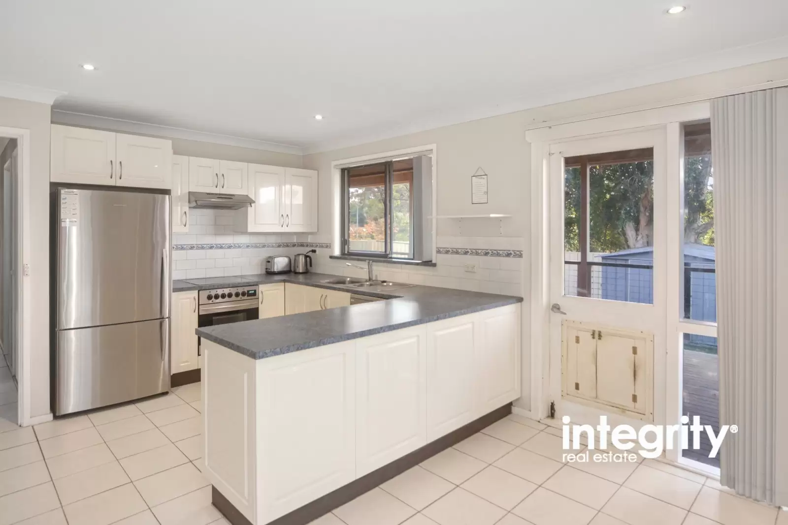 15 Yeovil Drive, Bomaderry Sold by Integrity Real Estate - image 3