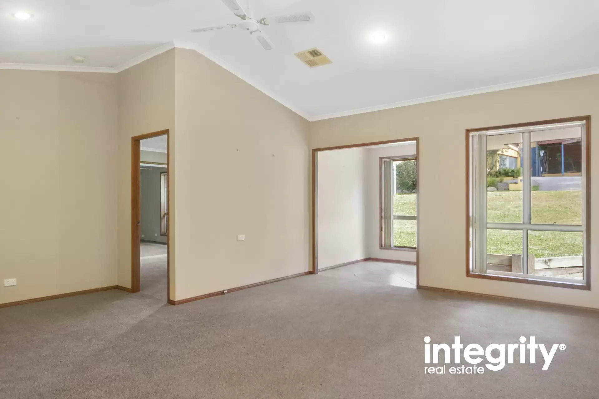 6 Nita Place, Bomaderry Sold by Integrity Real Estate - image 3