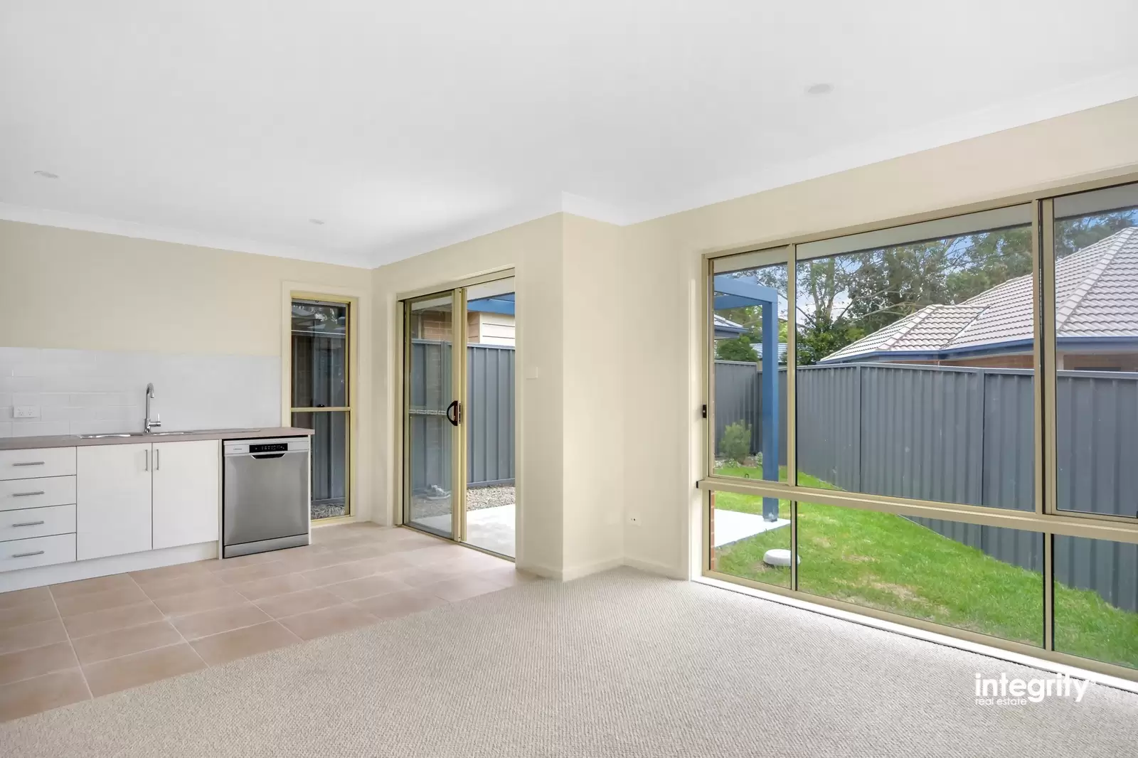 23/33 Lynburn Avenue, Bomaderry Sold by Integrity Real Estate - image 3