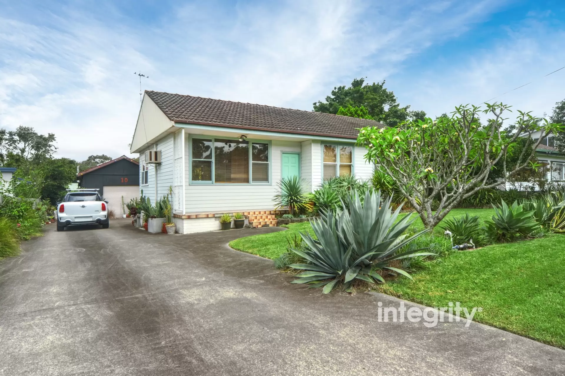 10 Lynburn Avenue, Bomaderry Sold by Integrity Real Estate - image 2