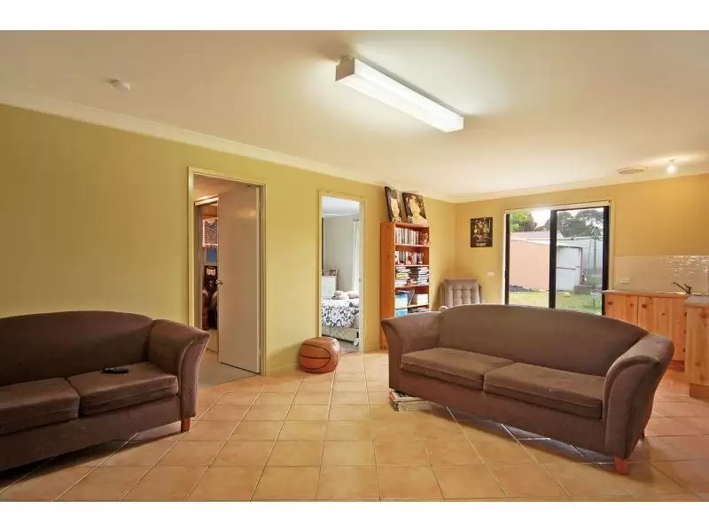 6 Ferntree Drive, Bomaderry Sold by Integrity Real Estate - image 5