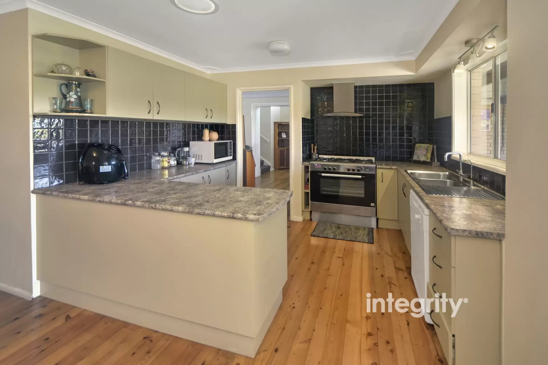 11 Tarraba Crescent, Nowra Sold by Integrity Real Estate - image 3