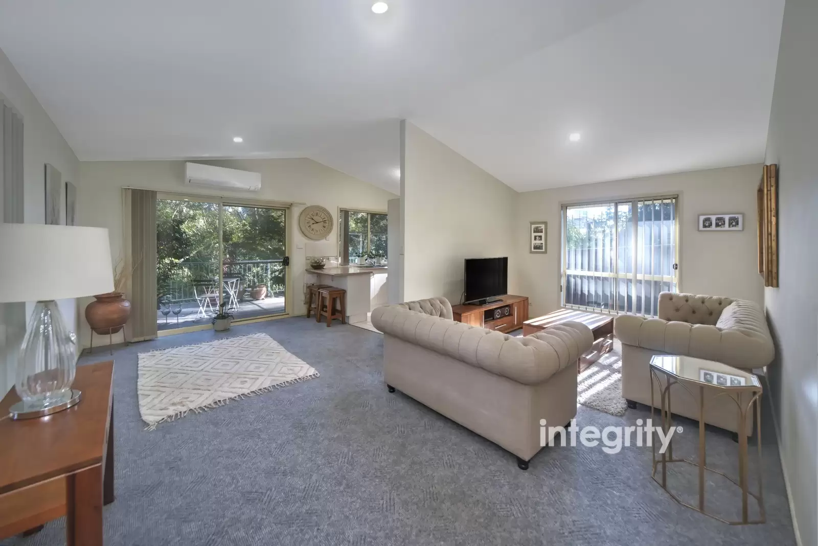 8/67 Brinawarr Street, Bomaderry Sold by Integrity Real Estate - image 2