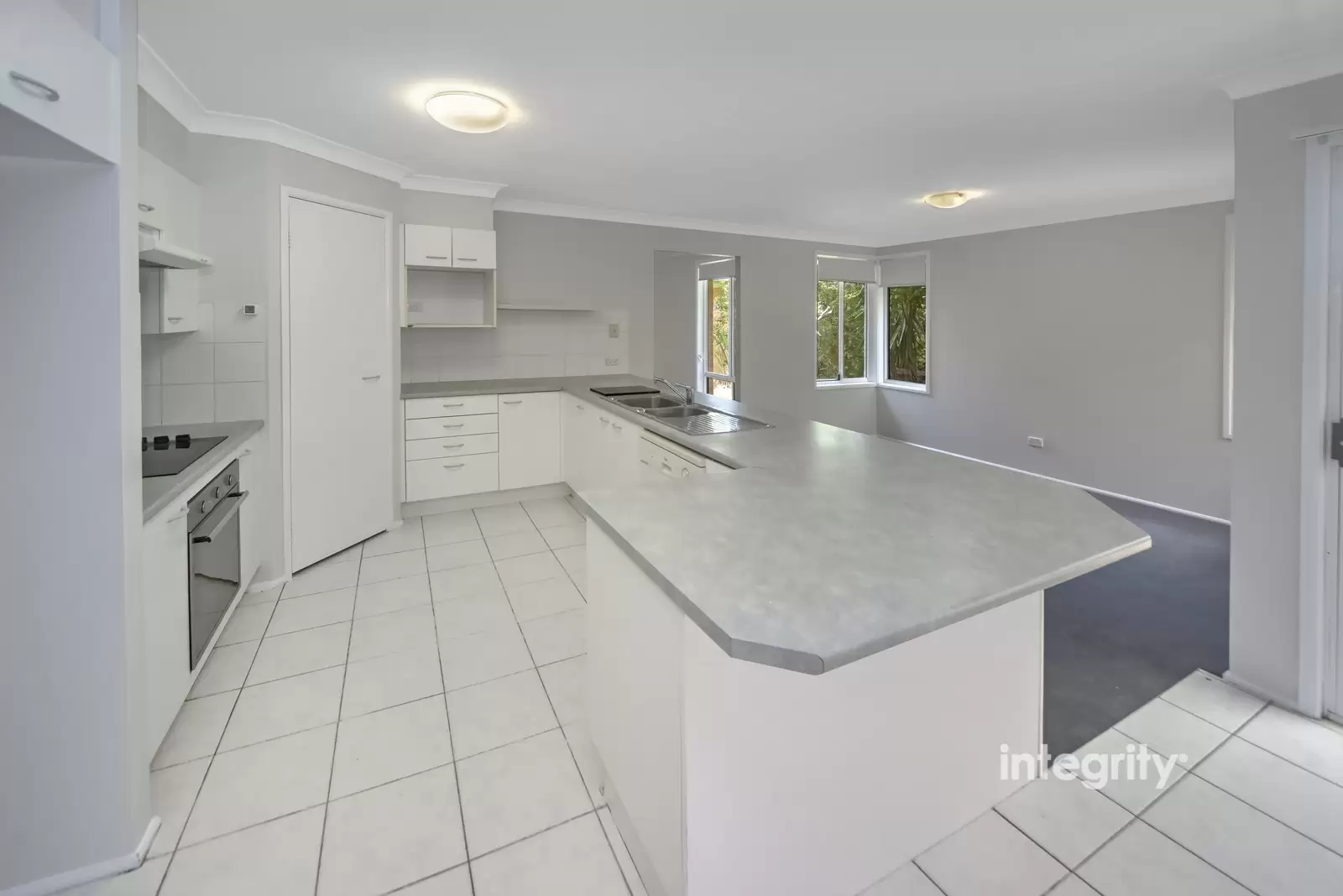 6 Gardenia Crescent, Bomaderry Sold by Integrity Real Estate - image 2
