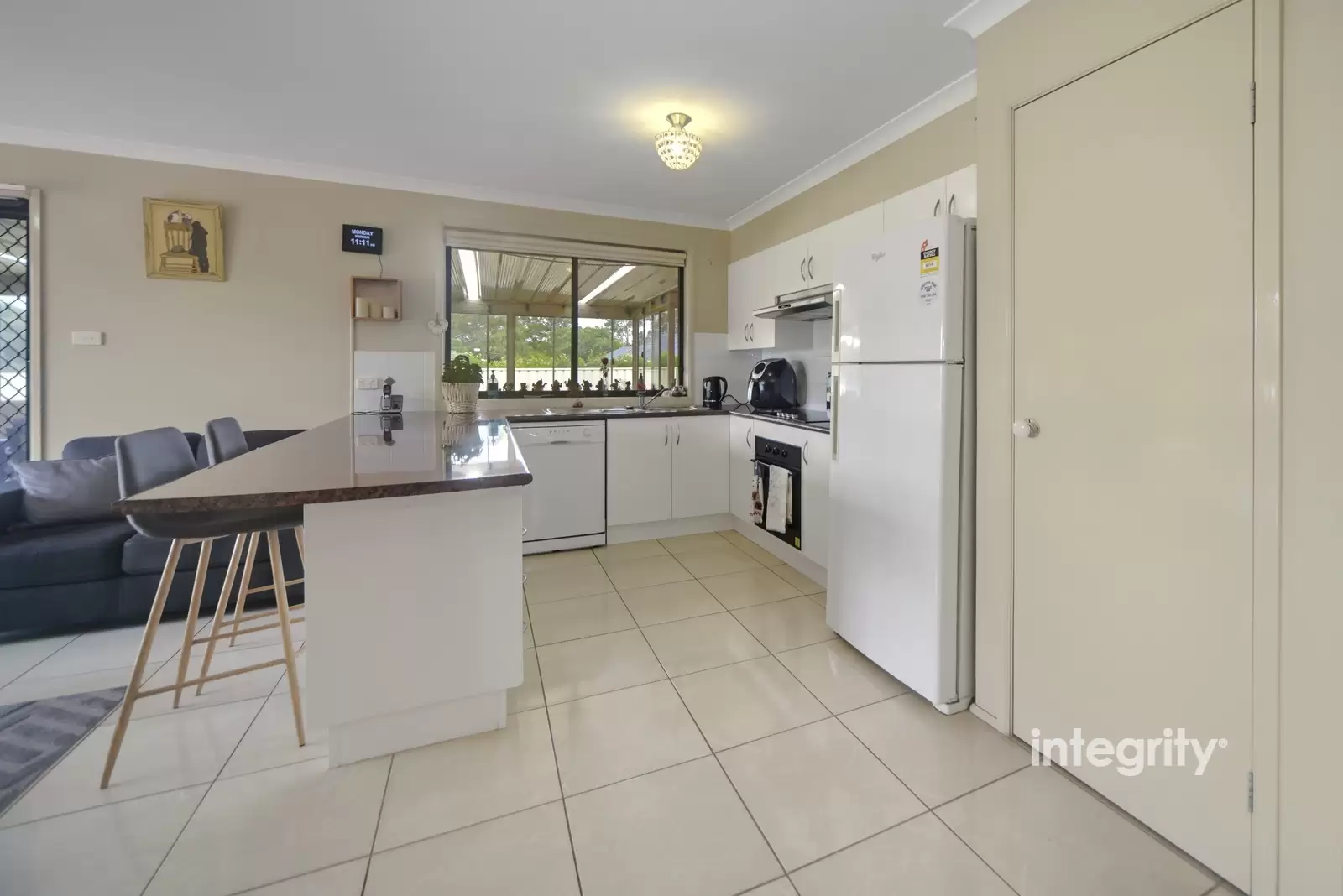 8 Carrington Park Drive, Nowra Sold by Integrity Real Estate - image 2
