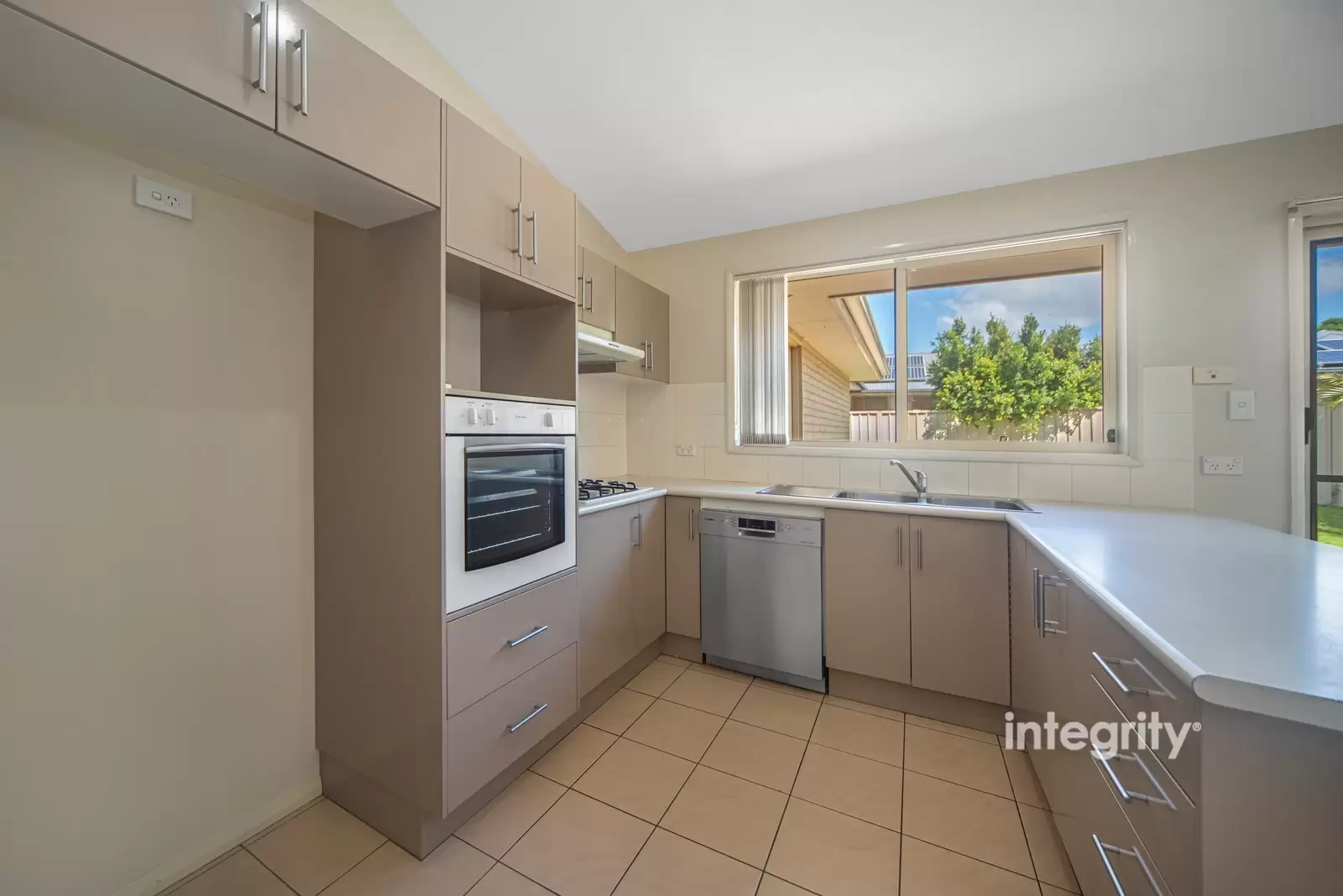 2 Palm Lilly Close, Worrigee Sold by Integrity Real Estate - image 2