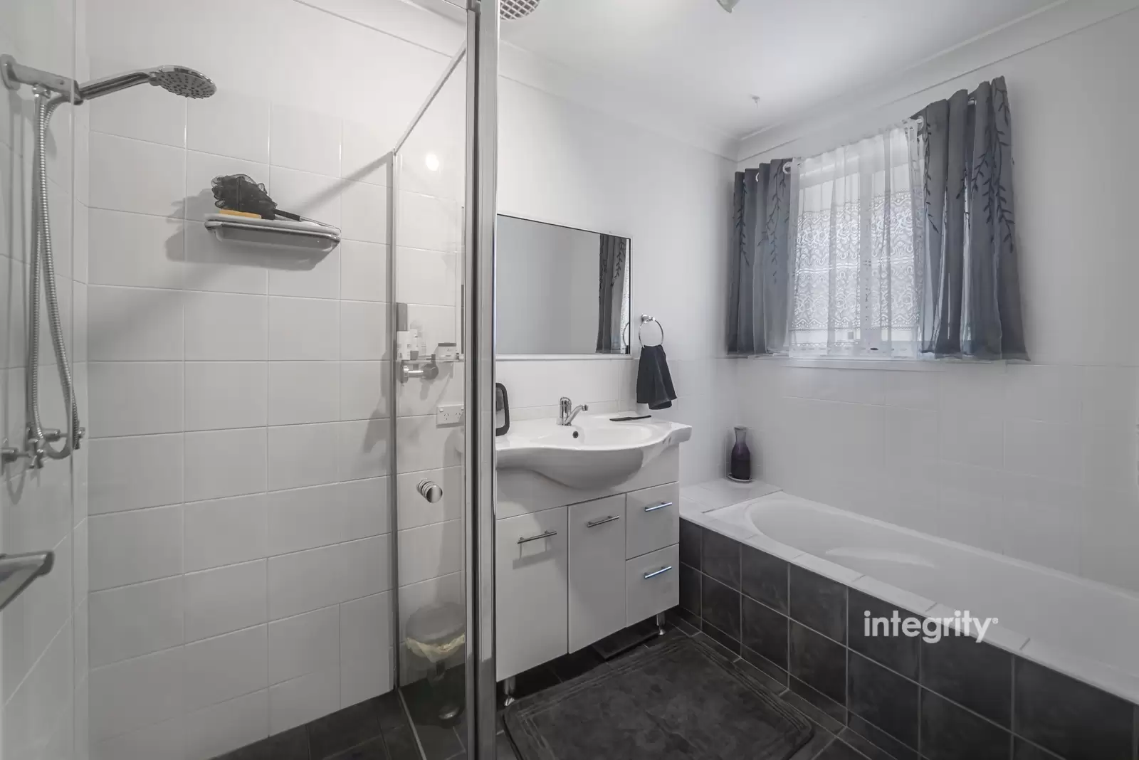 4/5 Waroo Place, Bomaderry For Sale by Integrity Real Estate - image 9