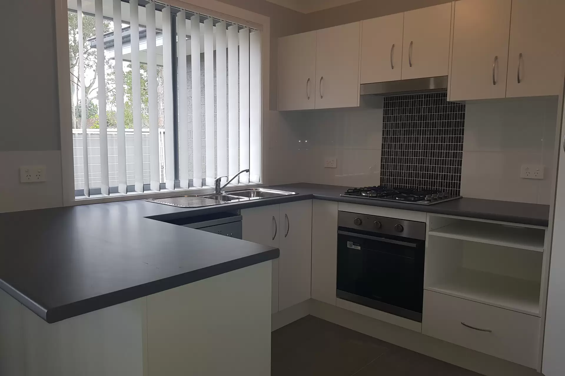 9/82 Hillcrest Avenue, South Nowra Leased by Integrity Real Estate - image 3