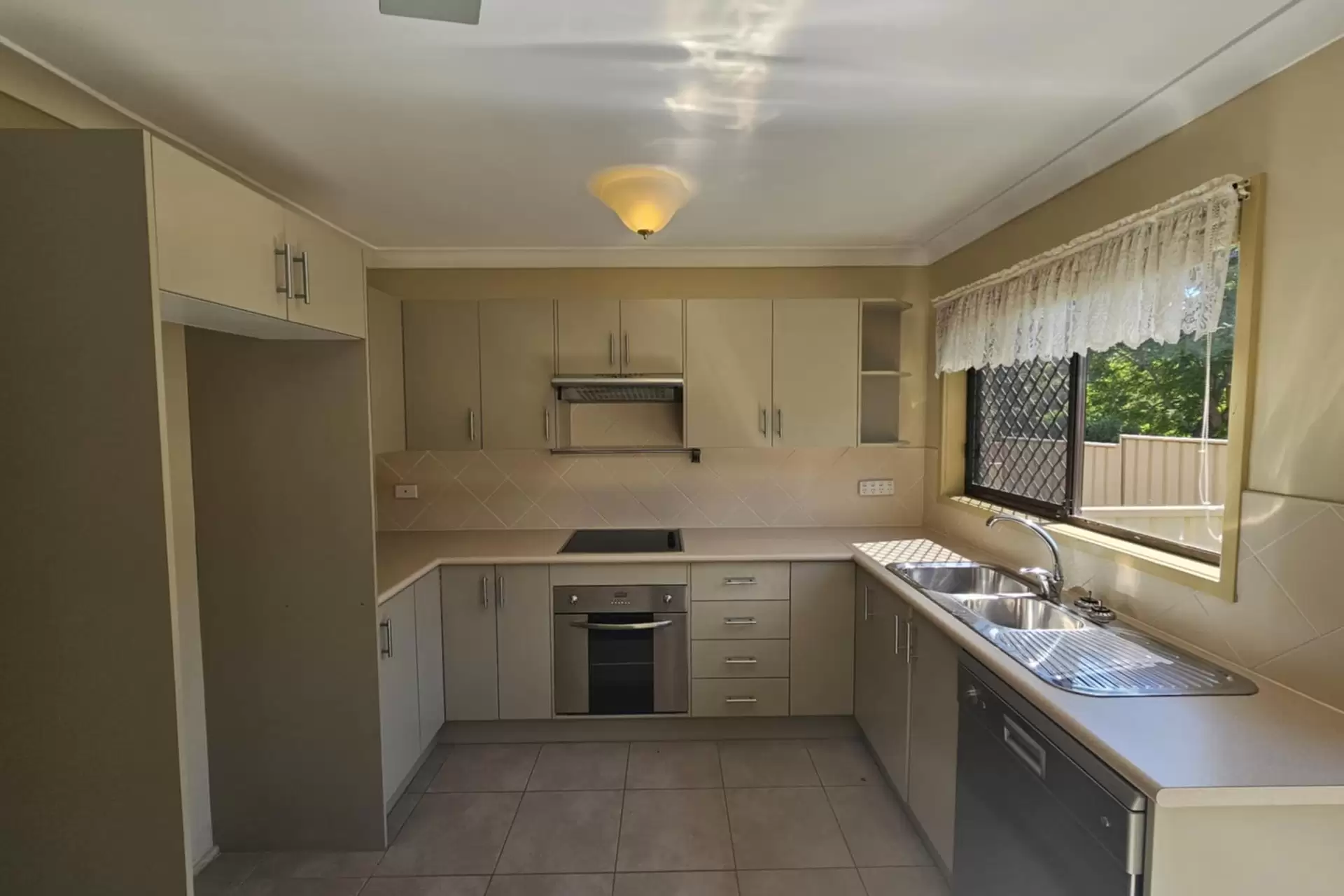 3/6 Campbell Place, Nowra For Lease by Integrity Real Estate - image 4