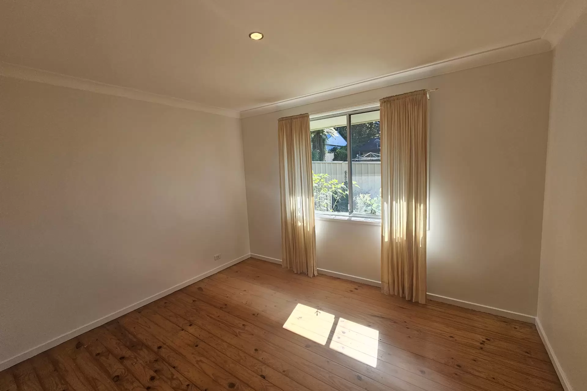 2/5 Numrock Street, Bomaderry Leased by Integrity Real Estate - image 4