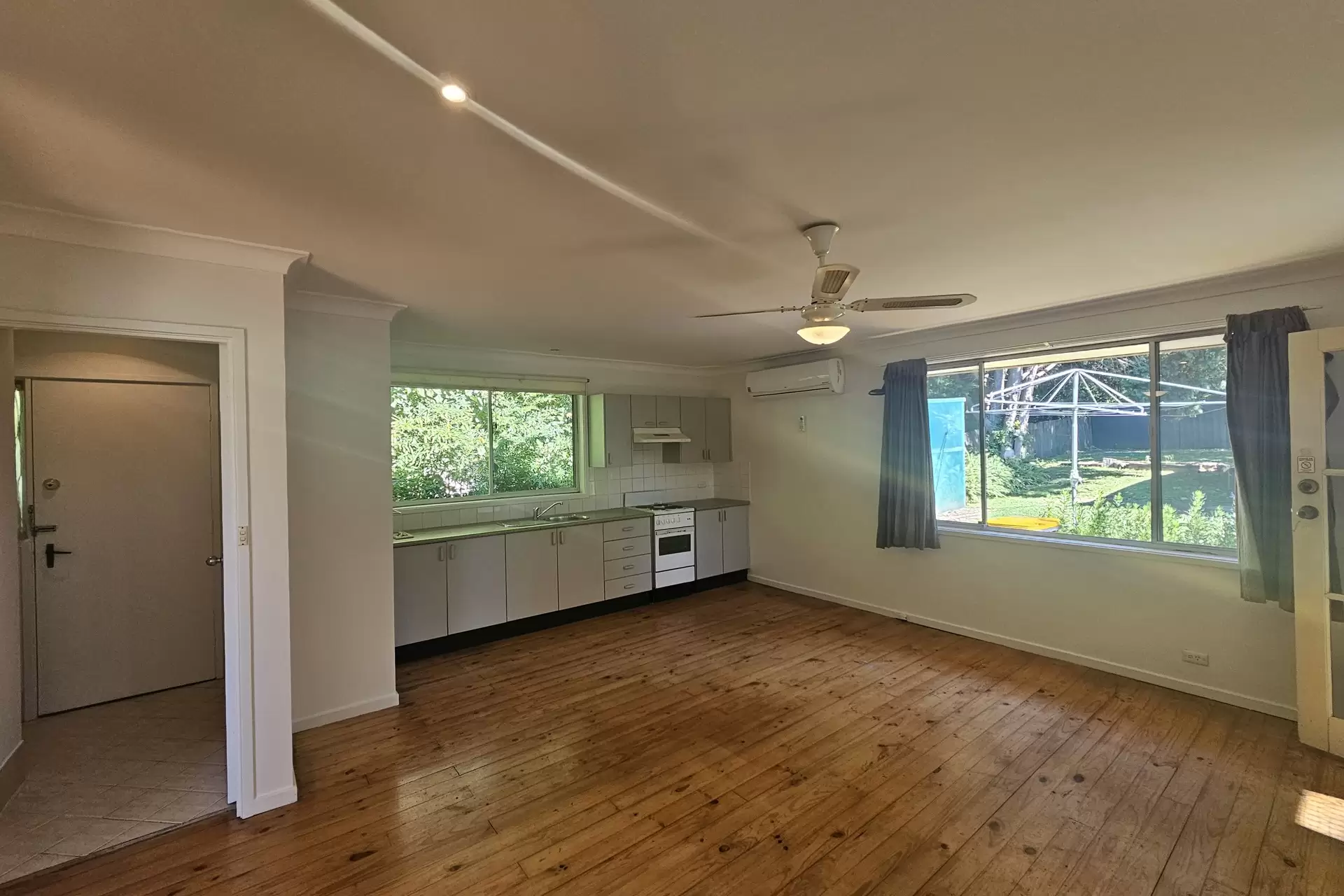 2/5 Numrock Street, Bomaderry Leased by Integrity Real Estate - image 2