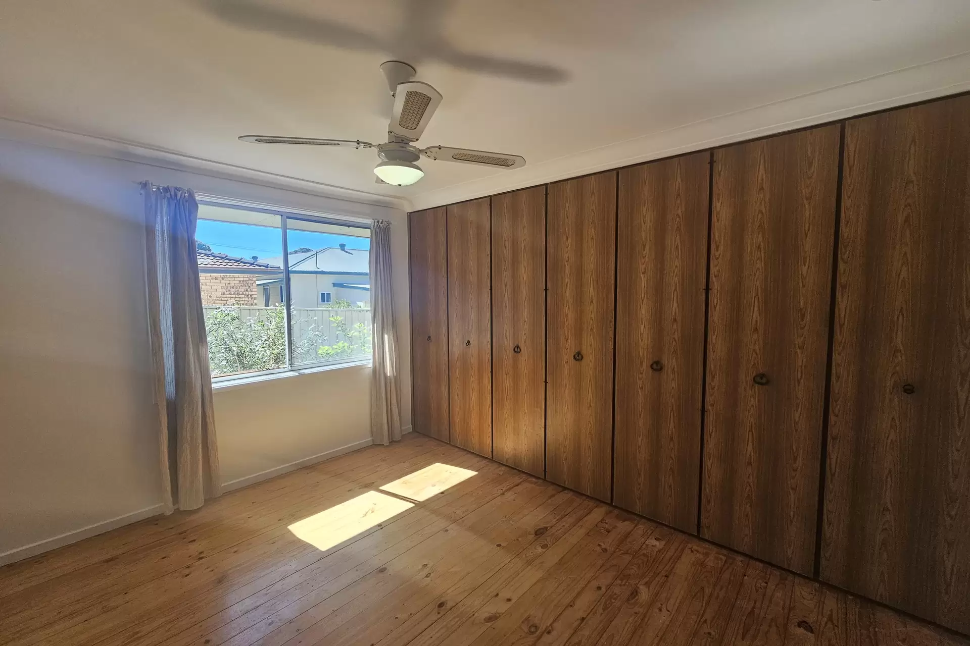 2/5 Numrock Street, Bomaderry Leased by Integrity Real Estate - image 3