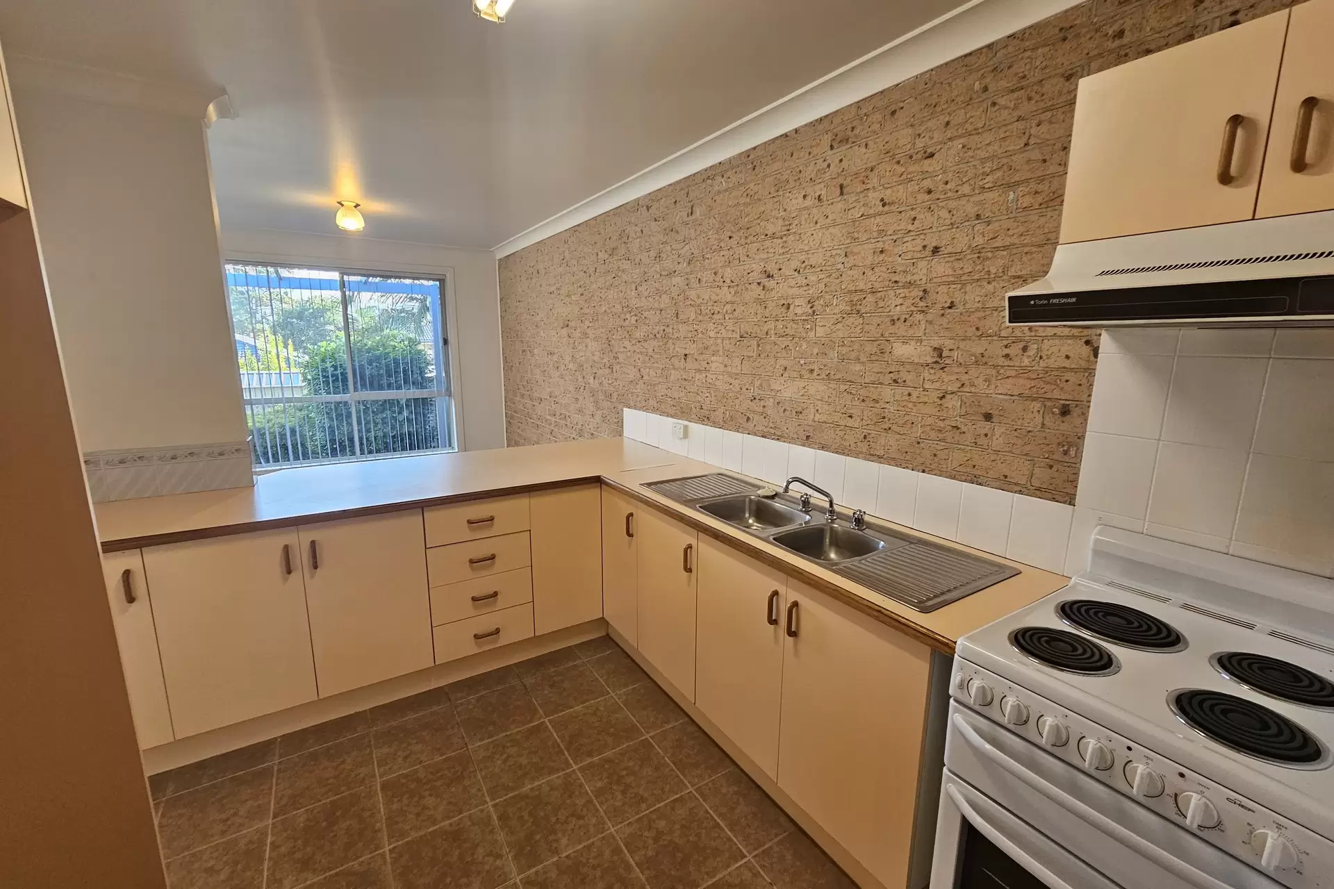 3/5 Waroo Place, Bomaderry For Lease by Integrity Real Estate - image 3