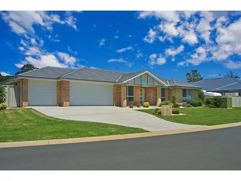 8 Banool Circuit, Bomaderry Sold by Integrity Real Estate